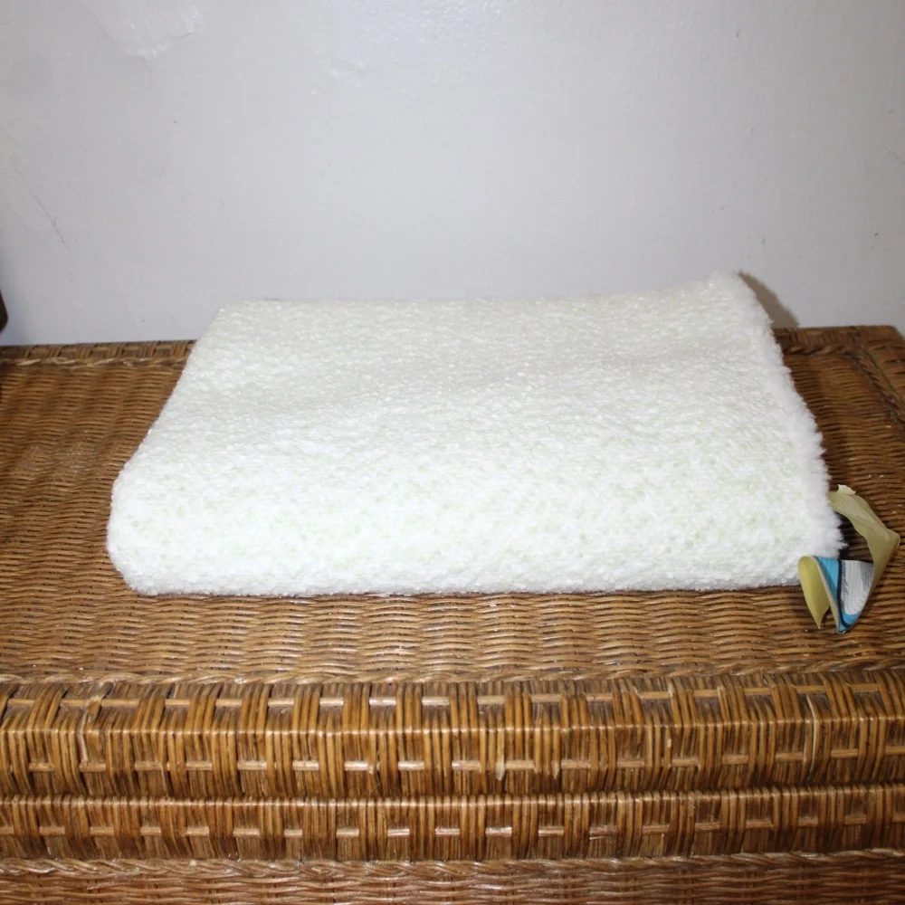 Williams Sonoma Bouclé-Style Cotton Blanket. Soft Ivory & Lime Green. 30
